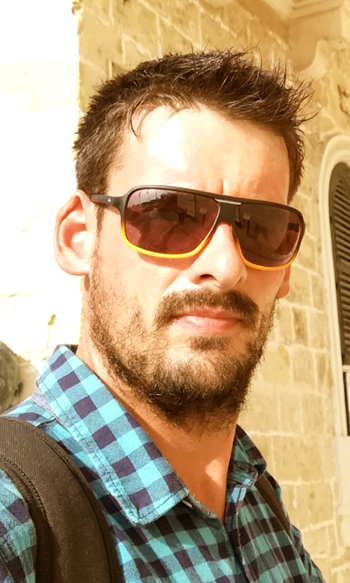 Daniel uomini con gli occhiali